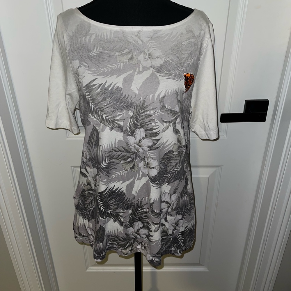 Tommy Bahama Gray White Tropical Leaf Print Short Sleeve Tee Relaxed Fit Casual